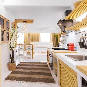 https://unique-hot-tub-jacuzzi-city-center-couples-getaway.hotels-of-thessaloniki.com